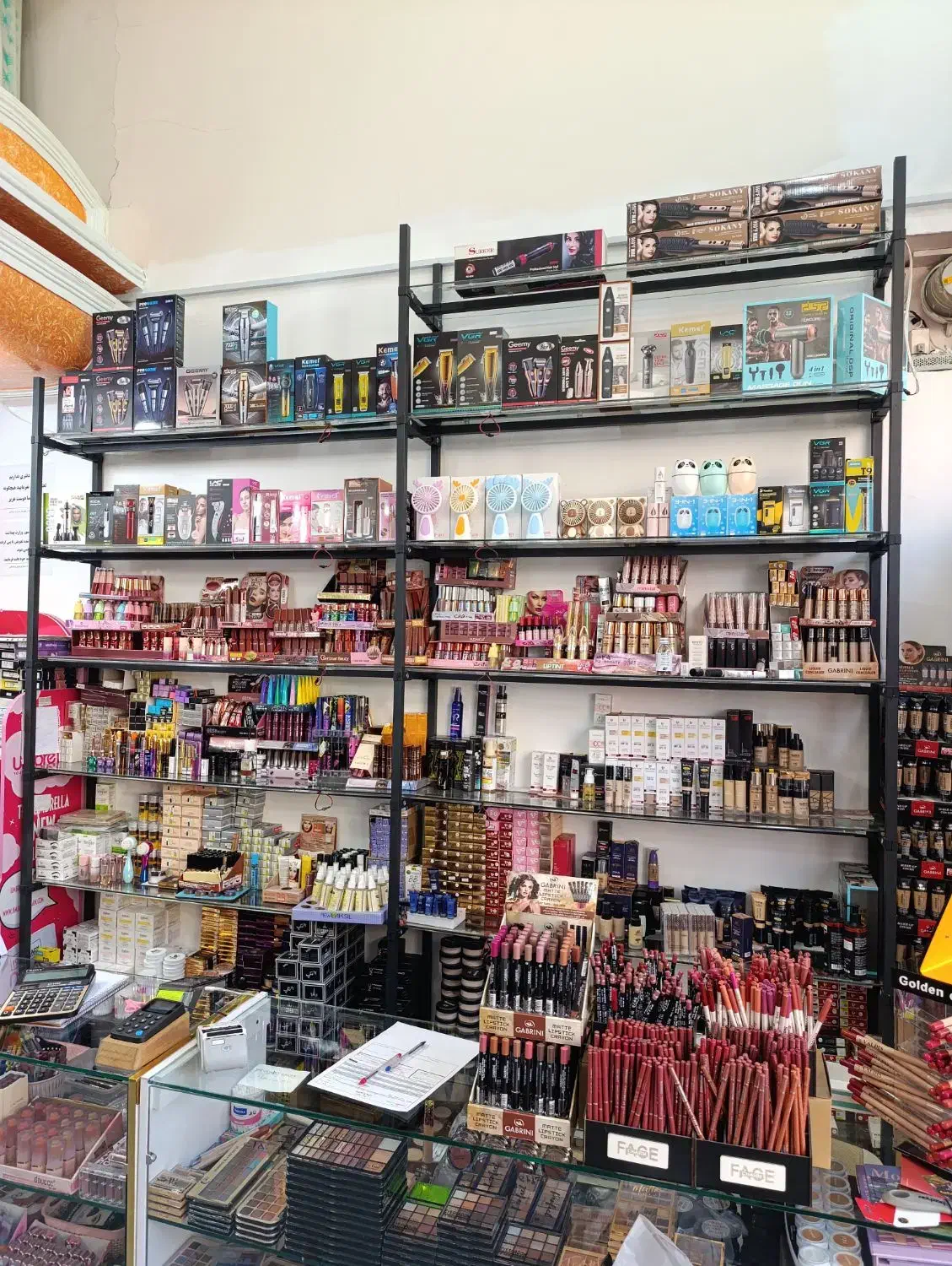 به دو خانم فروشنده زیر 30سال|استخدام بازاریابی و فروش|تبریز, |دیوار