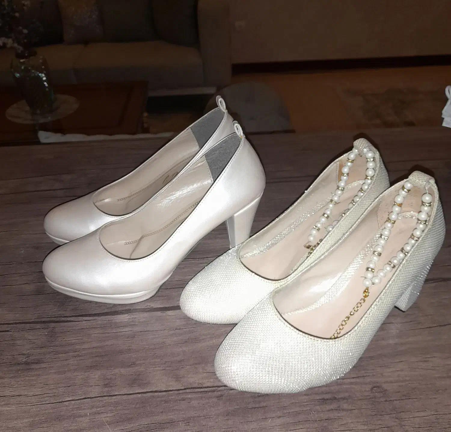 دو جفت کفش سفید و شیری سایز ۴۰|کیف، کفش، کمربند|بهار, |دیوار