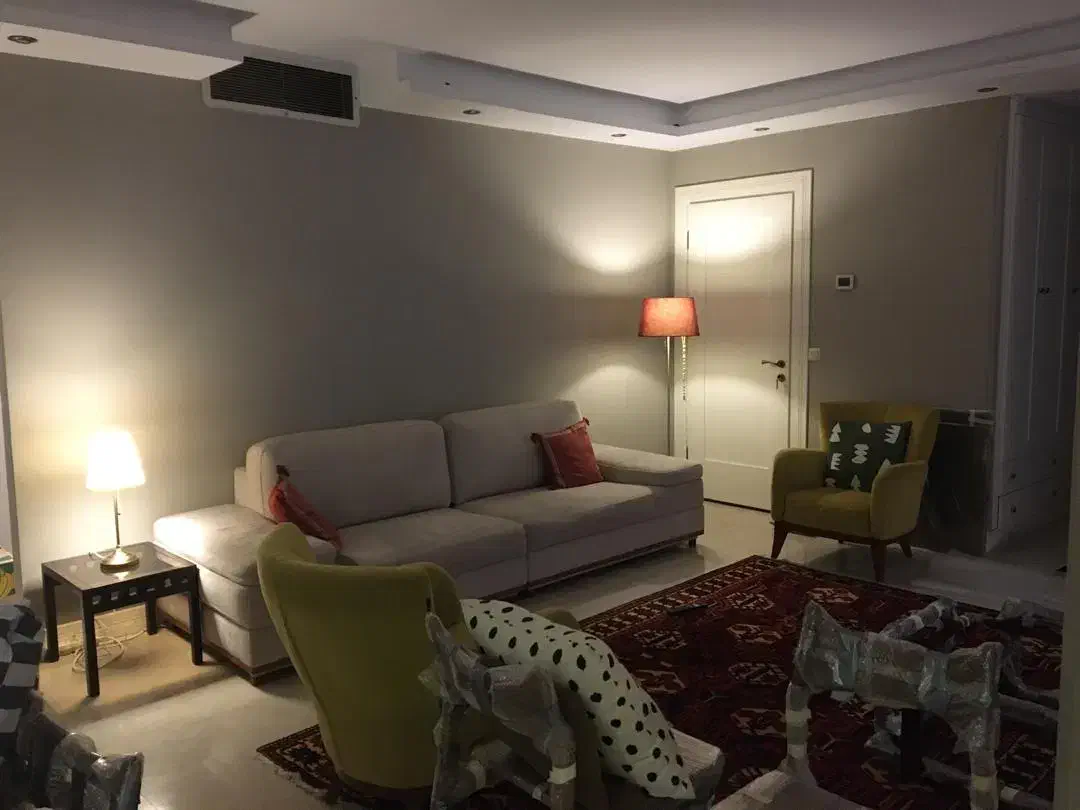 آپارتمان سه خوابه فول تخلیه املاک هستم