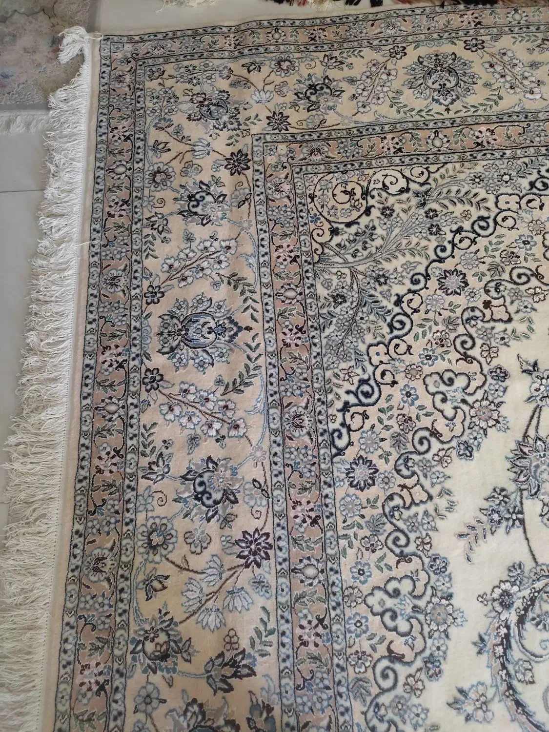 فرش ۱۸ متری نایین اصل|فرش|اصفهان, خواجه عمید|دیوار