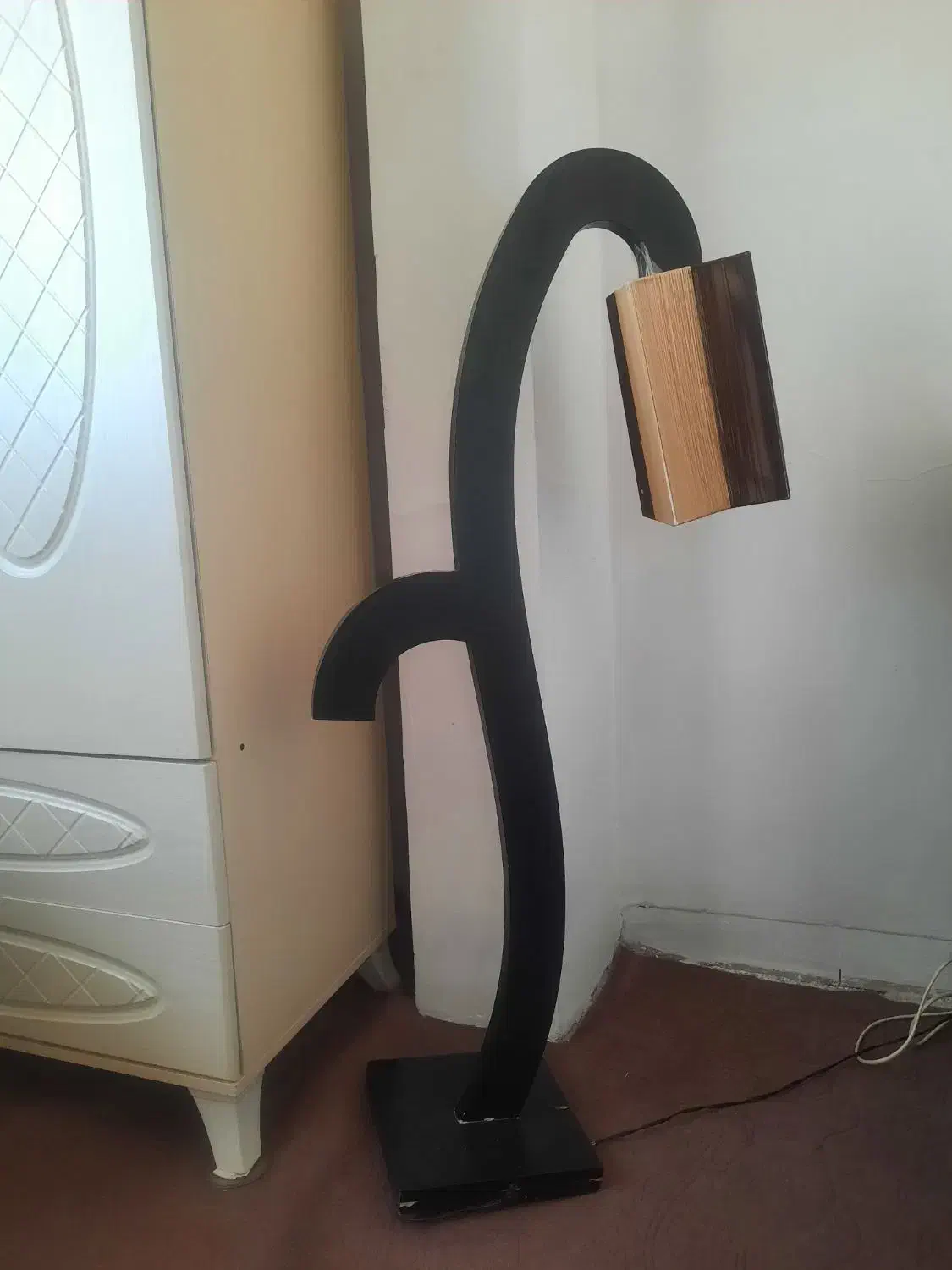 آباژور رنگ مشکی کار کرده چراغ دار چوبی|چراغ خواب و آباژور|همدان, |دیوار