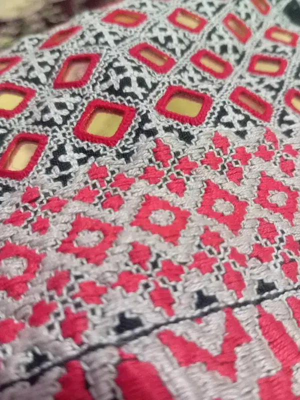 زی آستین|لباس|خاش, |دیوار