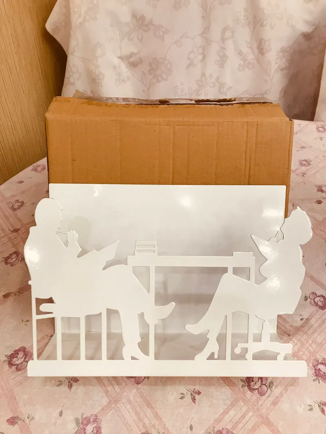 جای مجله و روزنامه ایکیا بدنه فلزی نوی نو|صنایع دستی و سایر لوازم تزئینی|تهران, ونک|دیوار