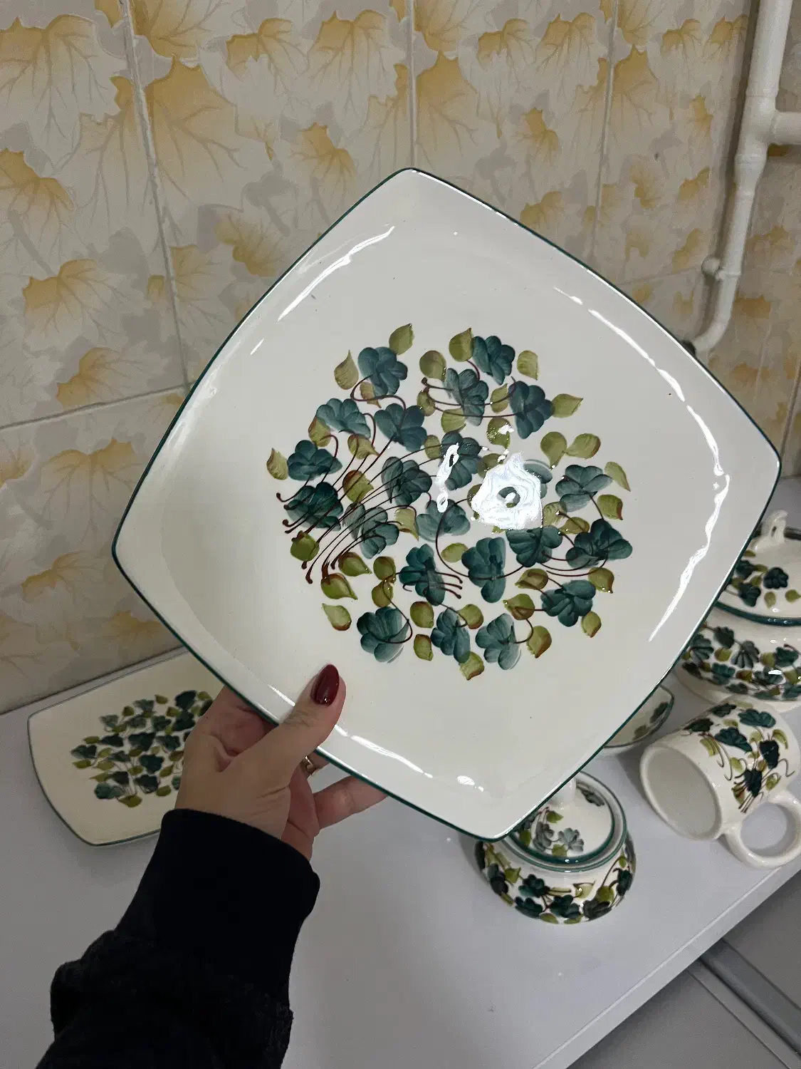 ظرف|ظروف سرو و پذیرایی|قروه, |دیوار