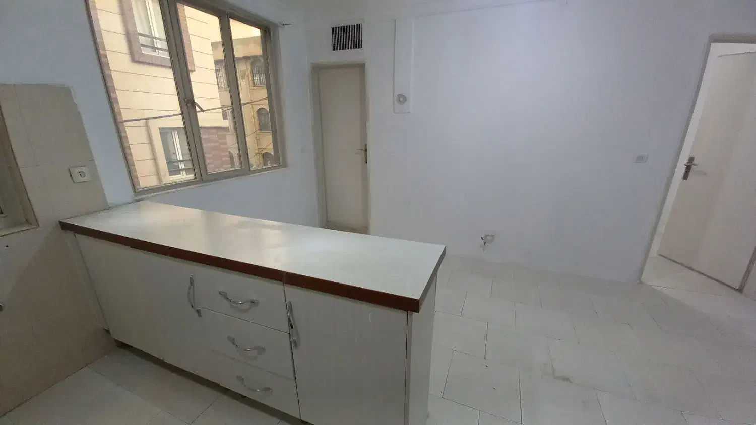 واحد ۴۰ متری / نورگیر زیاد/ پارکینگ غیر مزاحم|فروش آپارتمان|تهران, سبلان (لشگر)|دیوار