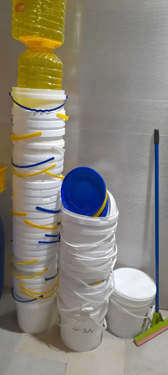 سطل پلاستیکی با درب کاملا سالم و درحدنونو|ظروف نگهدارنده، پلاستیکی، یک‌بارمصرف|حمیدیا, |دیوار