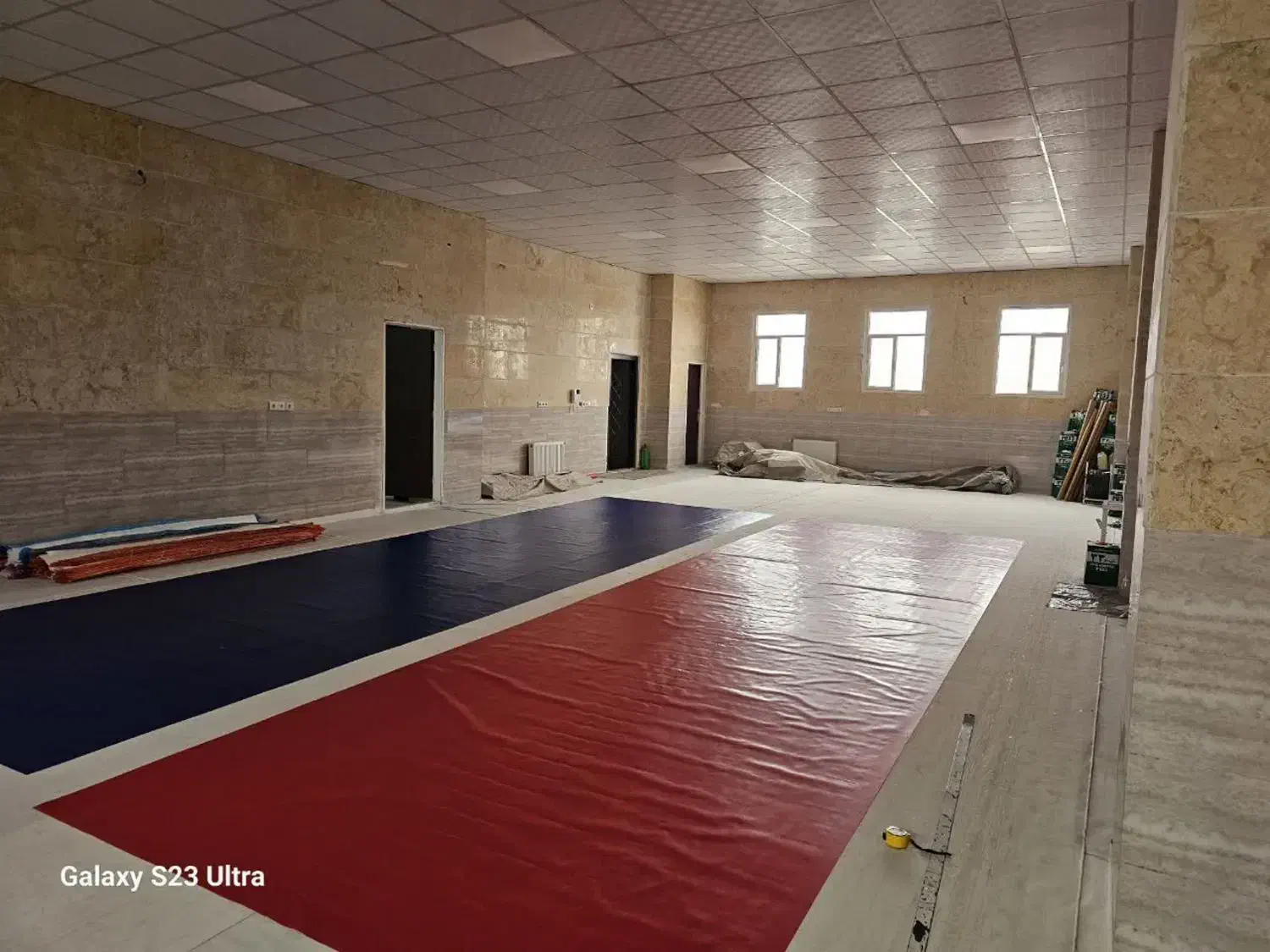 یک باب سالن شیک وتمیز دارای امکانات کامل|اجارهٔ دفتر کار، اتاق اداری، مطب|قم, شهرک مهدیه (مدرس)|دیوار