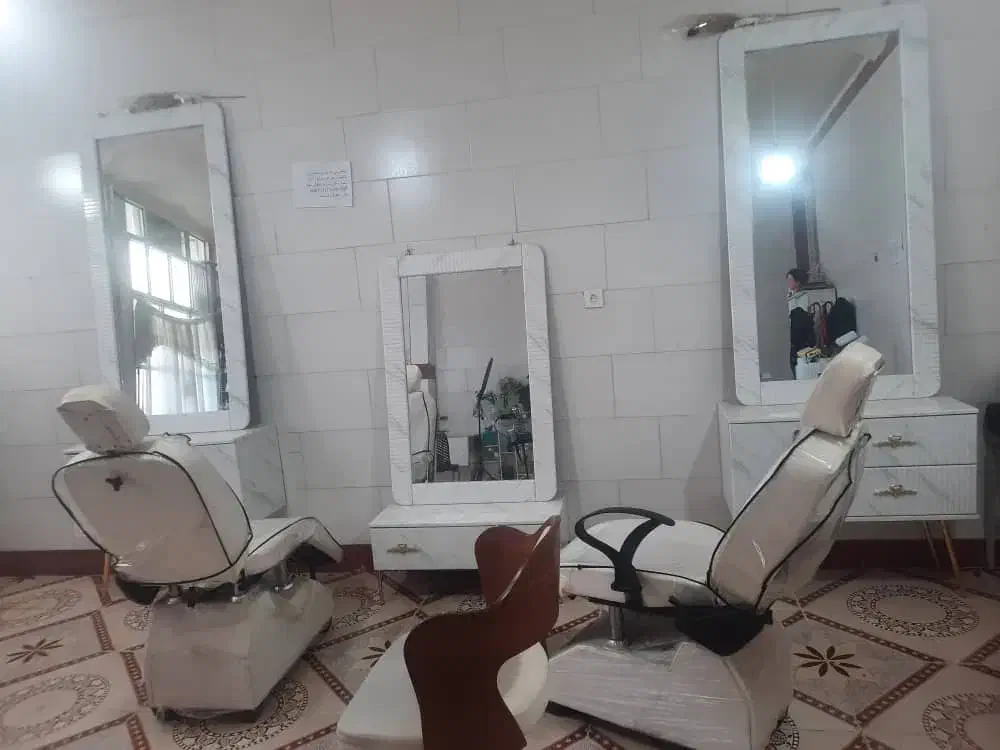 لوازم آریشگاه کامل.|آرایشگاه و سالن‌های زیبایی|یاسوج, |دیوار
