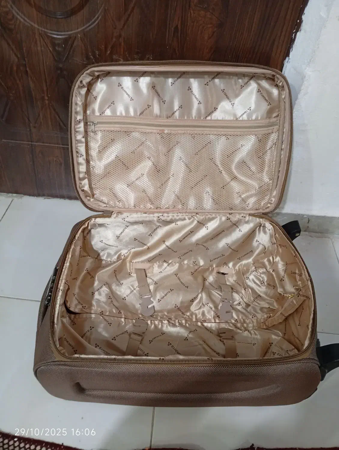 چمدان مسافرتی درحدنو سالم و تمیز|کیف، کفش، کمربند|رشت, سلیمانداراب|دیوار