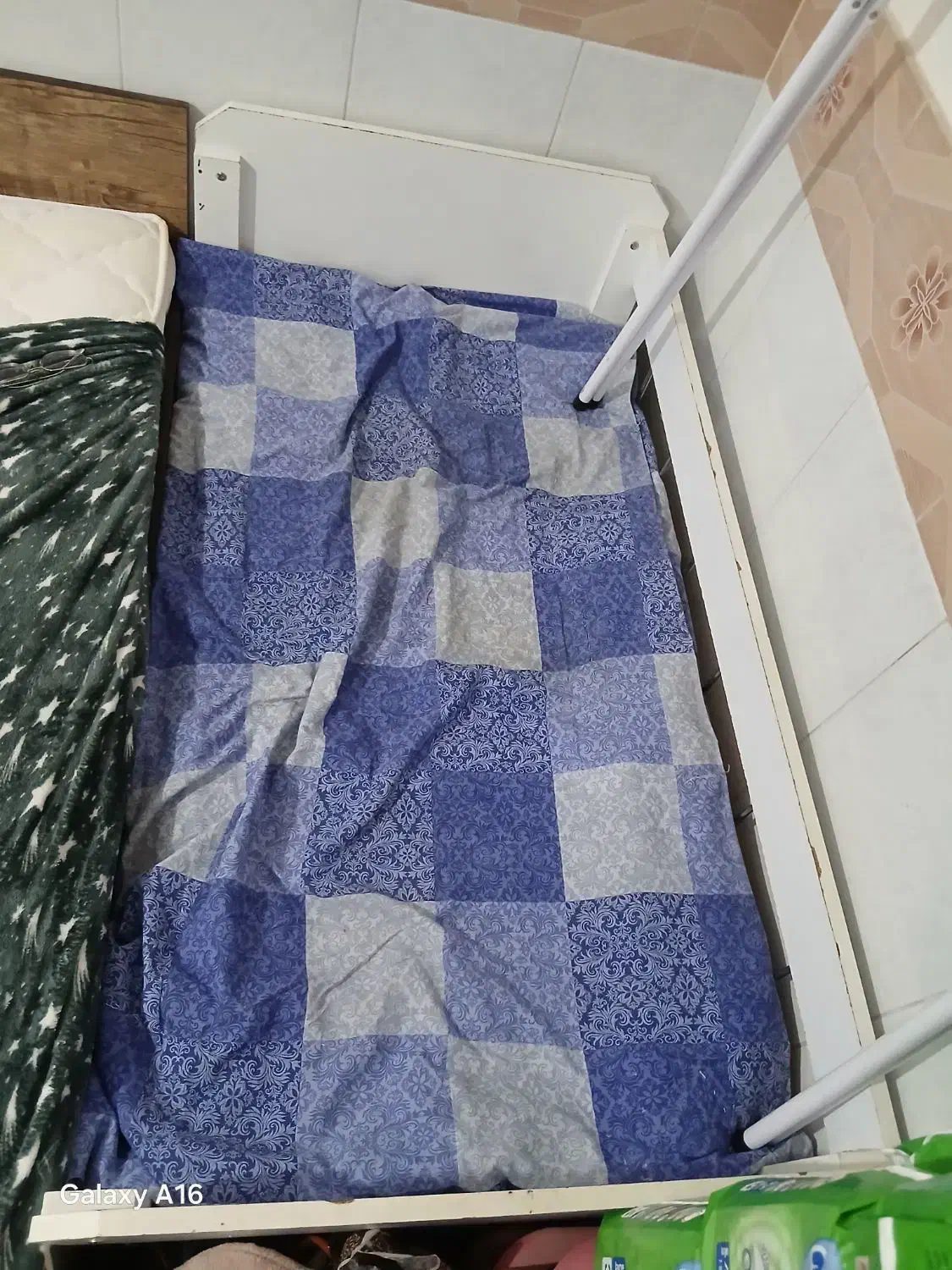 تخت کودک|تخت و صندلی بچه|قم, شهرک مهدیه (مدرس)|دیوار