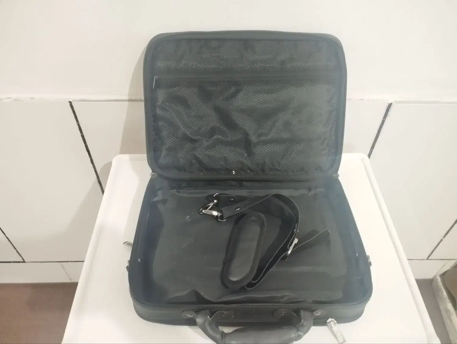 کیف|کیف، کفش، کمربند|بابا حیدر, |دیوار