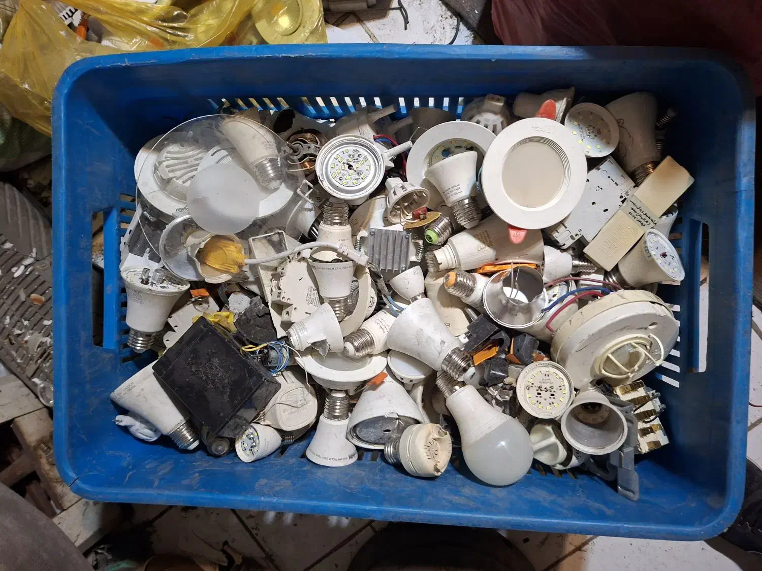 برد اوراقی لامپ ضایعات|لامپ و چراغ|تهران, خزانه|دیوار