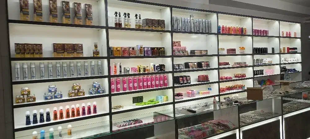 قفسه دکورر فروشگاهی با نورپردازی|فروشگاه و مغازه|قزوین, |دیوار