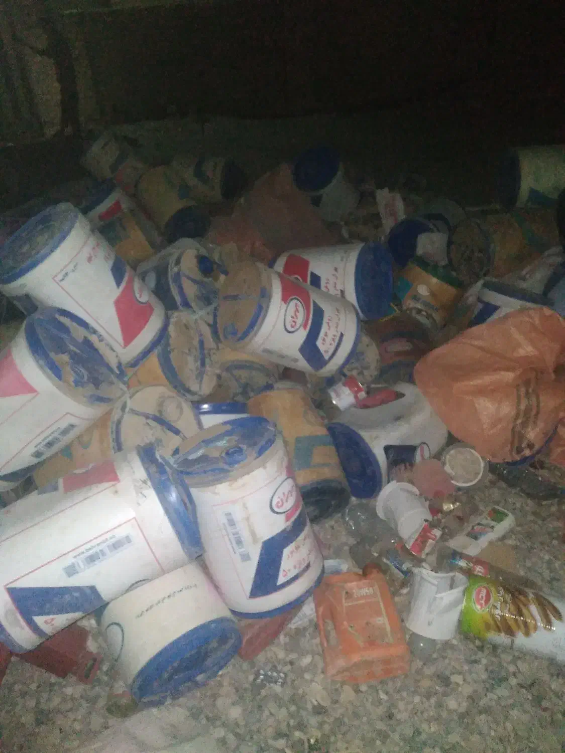 گالن به فروش می‌رسد|ظروف نگهدارنده، پلاستیکی، یک‌بارمصرف|زابل, |دیوار