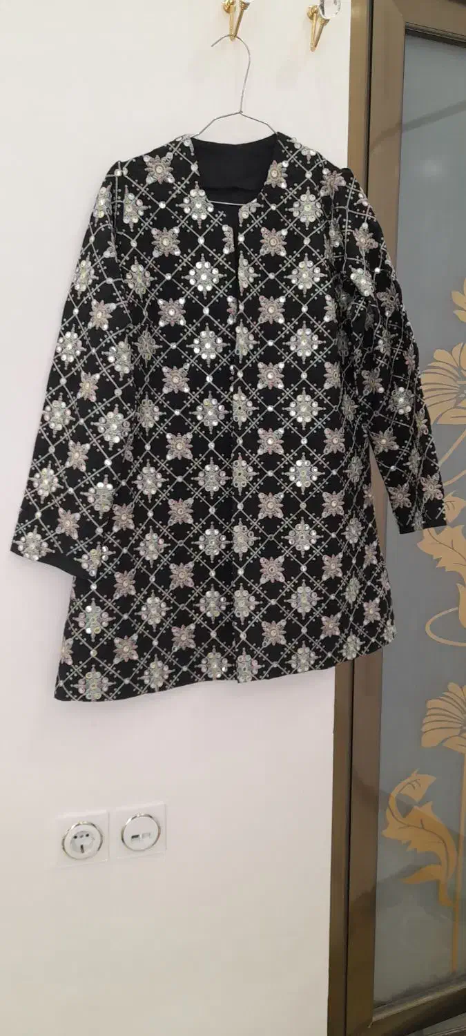 کت سوزندوزی مخمل و لنین|لباس|تربت‌حیدریه, بوستان باغ ملی|دیوار