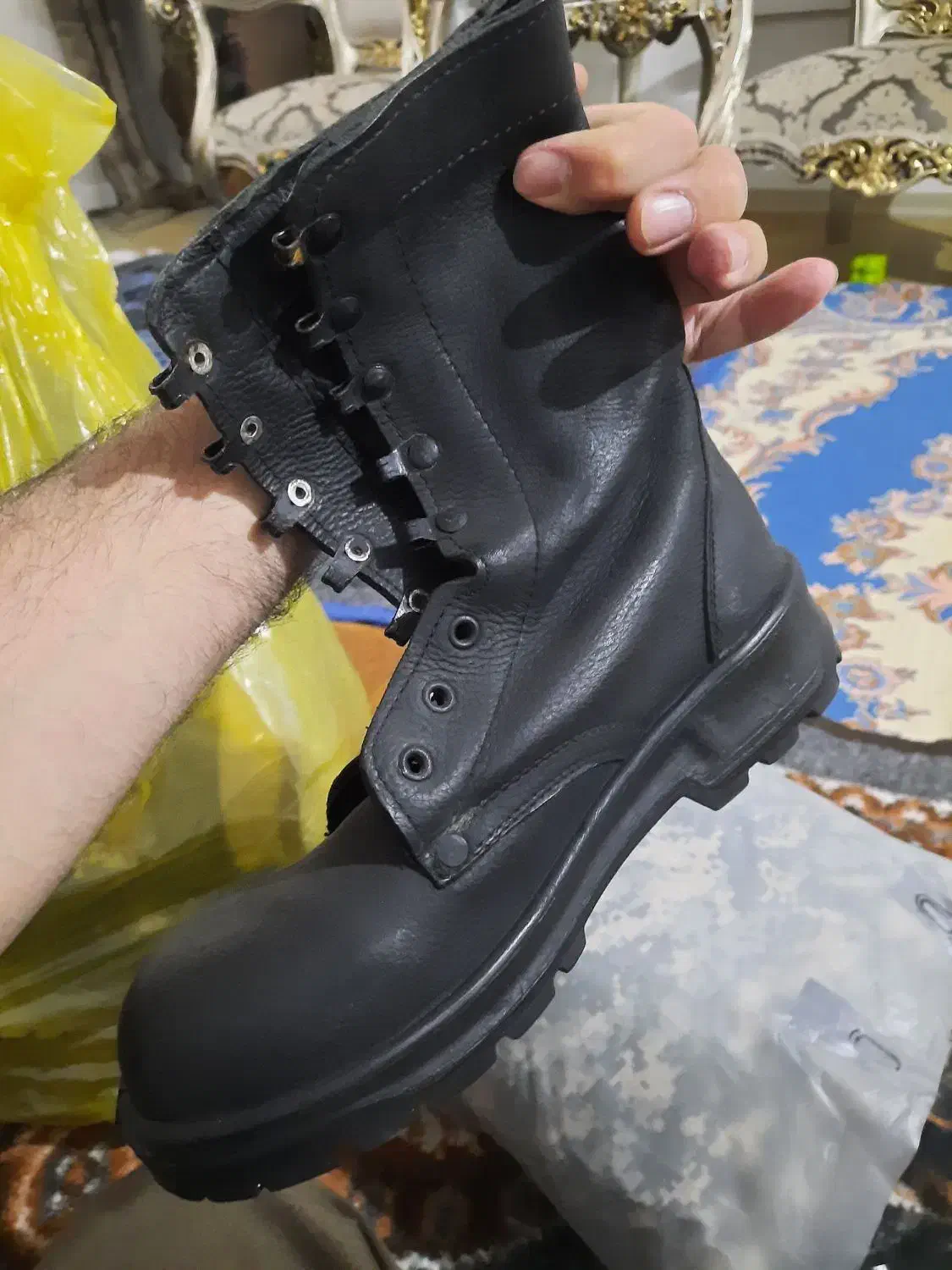 کاپشن،لباس وپوتین نظامی|لباس|ارومیه, |دیوار