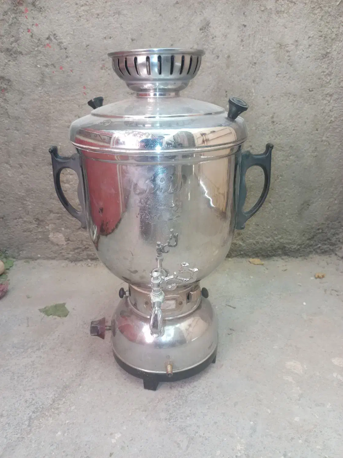 دوعددسماورسالم|سماور، چایساز، قهوهساز|قروه, |دیوار