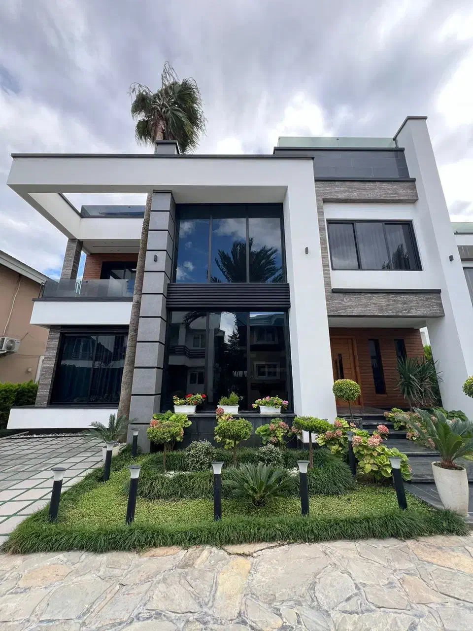 ۱۰۰‌متر روف وییو ابدی جنگل دید دریا شاهکارمعماری|فروش خانه و ویلا|رویان, |دیوار