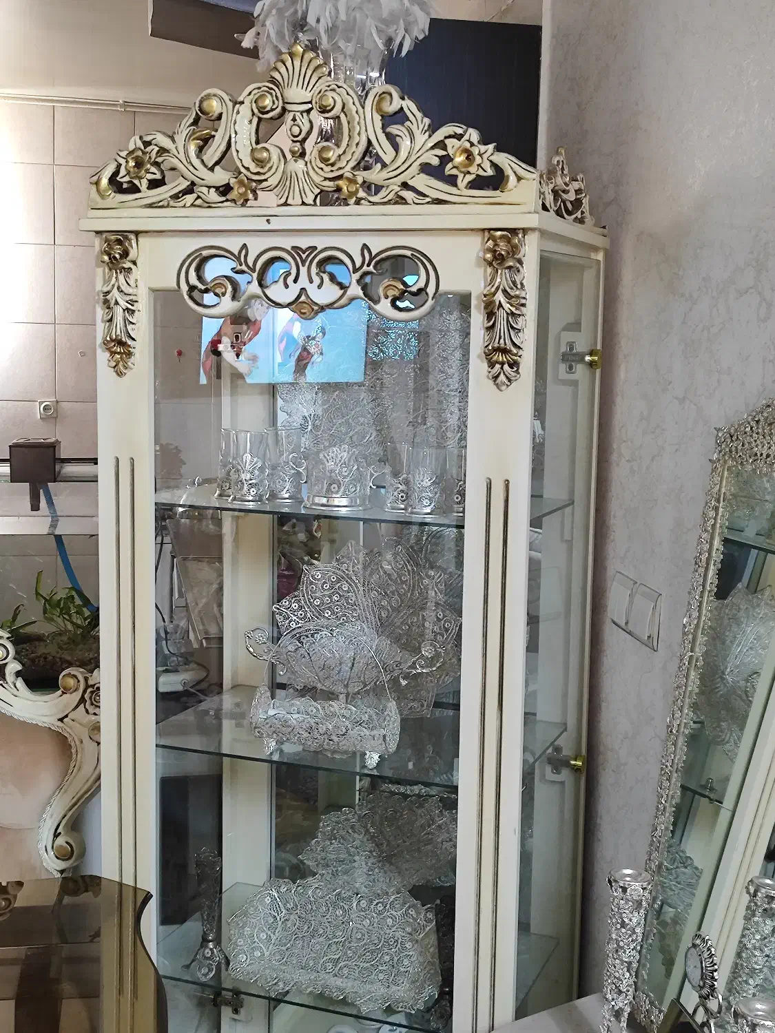 ویترین دکوری|بوفه، ویترین، کنسول|اصفهان, کوی ولی عصر|دیوار