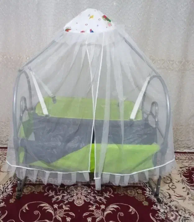 گهواره سالم و تمیز|تخت و صندلی بچه|شاهین‌شهر, شهرک میلاد|دیوار