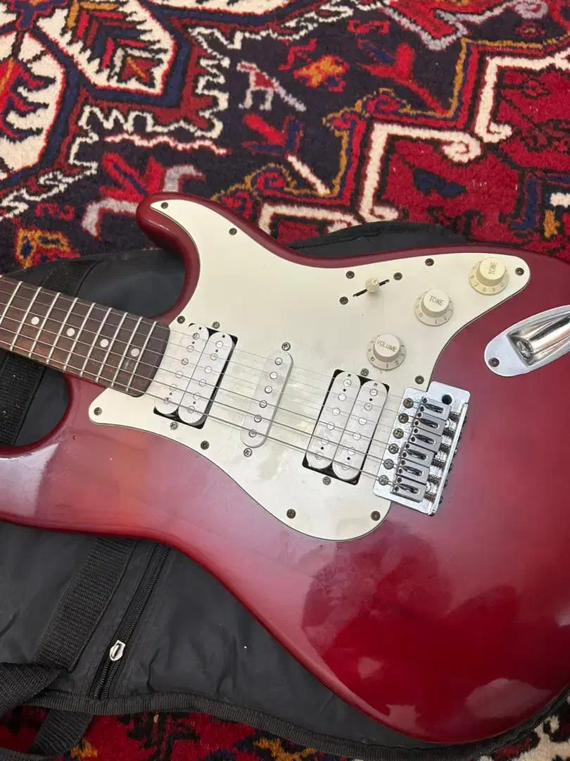 گیتار الکتریک برقی|گیتار، بیس، امپلیفایر|تبریز, |دیوار