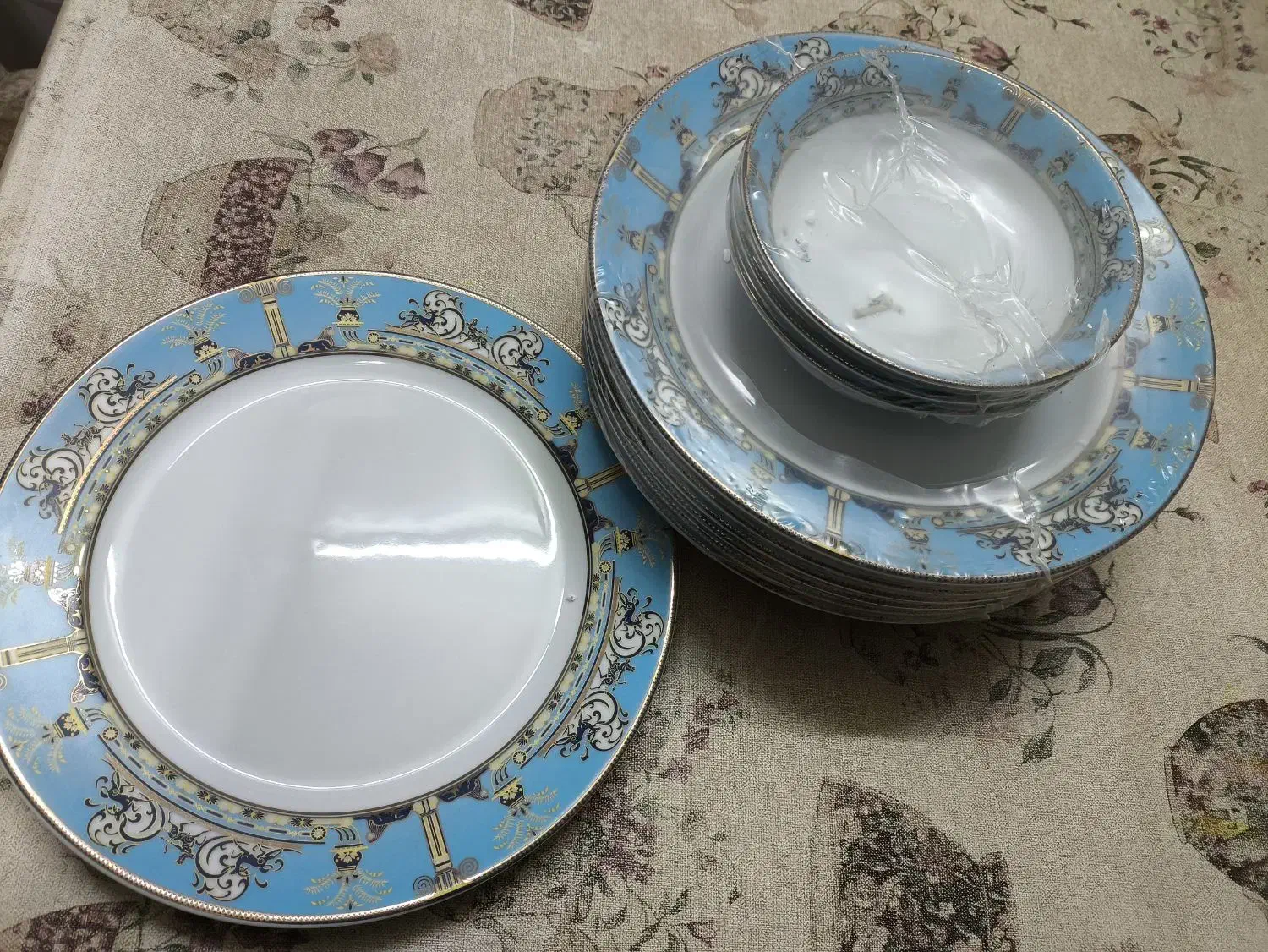 سرویس چینی ۱۲ نفره سرویس قاشق چنگال|ظروف سرو و پذیرایی|تبریز, |دیوار