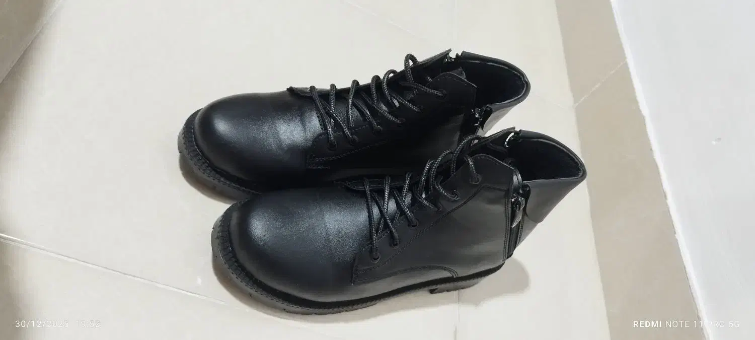 بوت|کیف، کفش، کمربند|رشت, گیل|دیوار