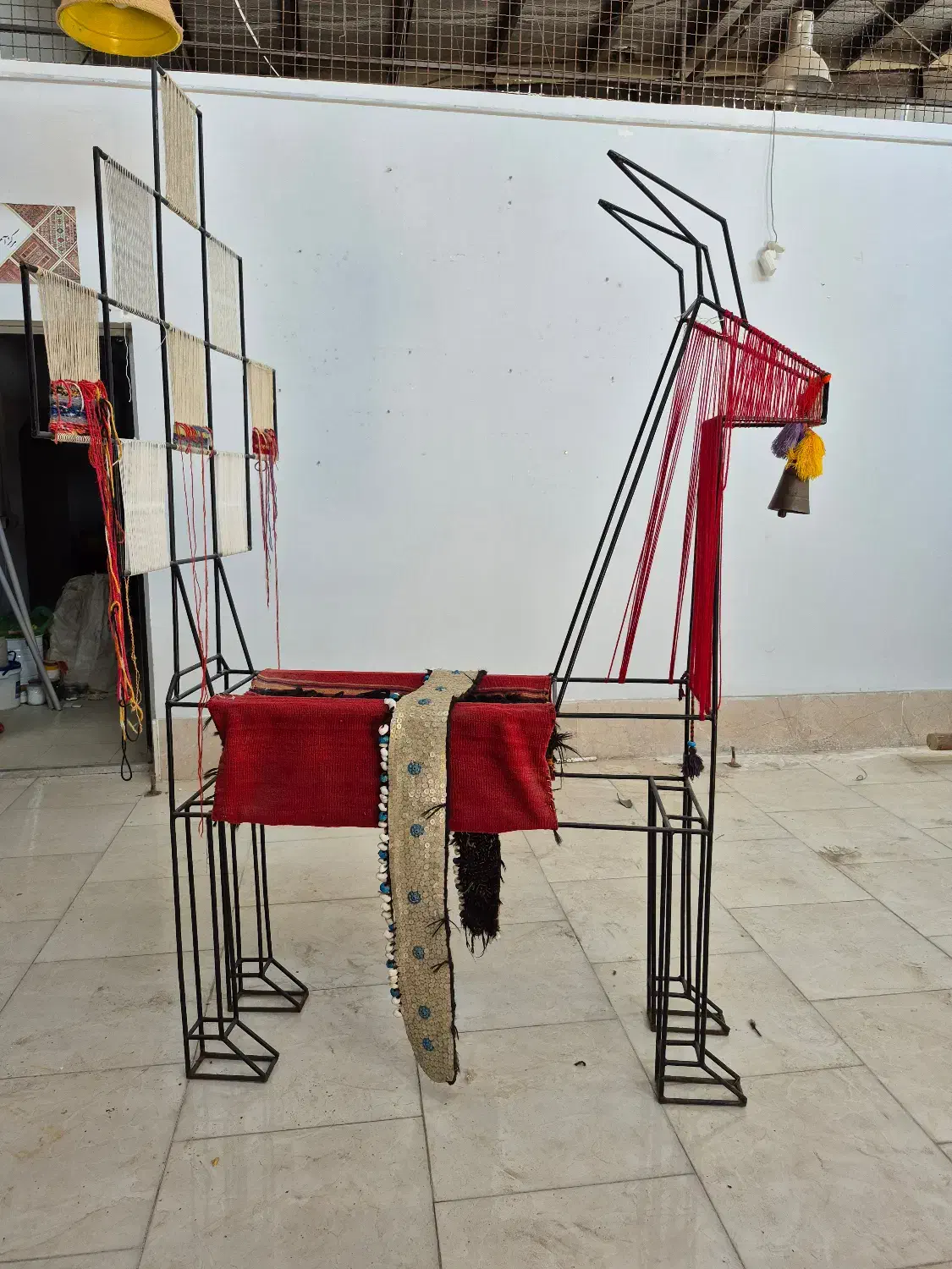 مجسمه فلزی نماد بز کوهی در گلیم سیرجان|گلیم، جاجیم، گبه|کرمان, |دیوار