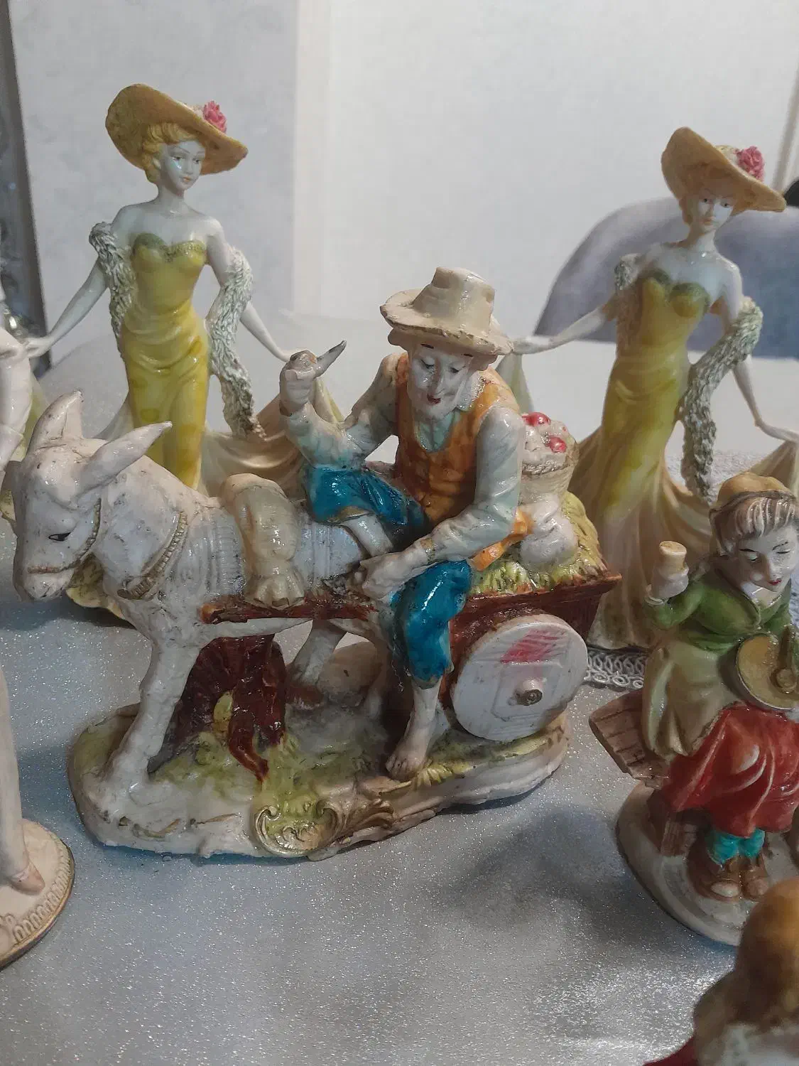 مجسمه قدیمی|مجسمه، تندیس، ماکت|رشت, حمیدیان|دیوار