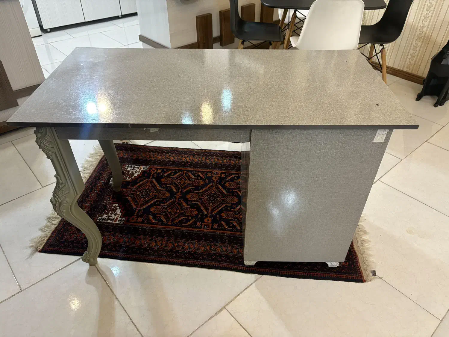 میز ناخن خاکستری مفت|آرایشگاه و سالن‌های زیبایی|تربت‌حیدریه, بی بی حسنیه|دیوار