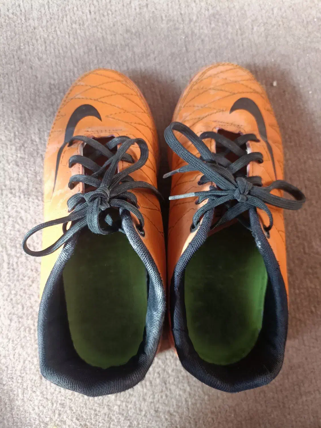 کفش ورزشی و دستکش دروازبانی|کیف، کفش، کمربند|کرمان, |دیوار