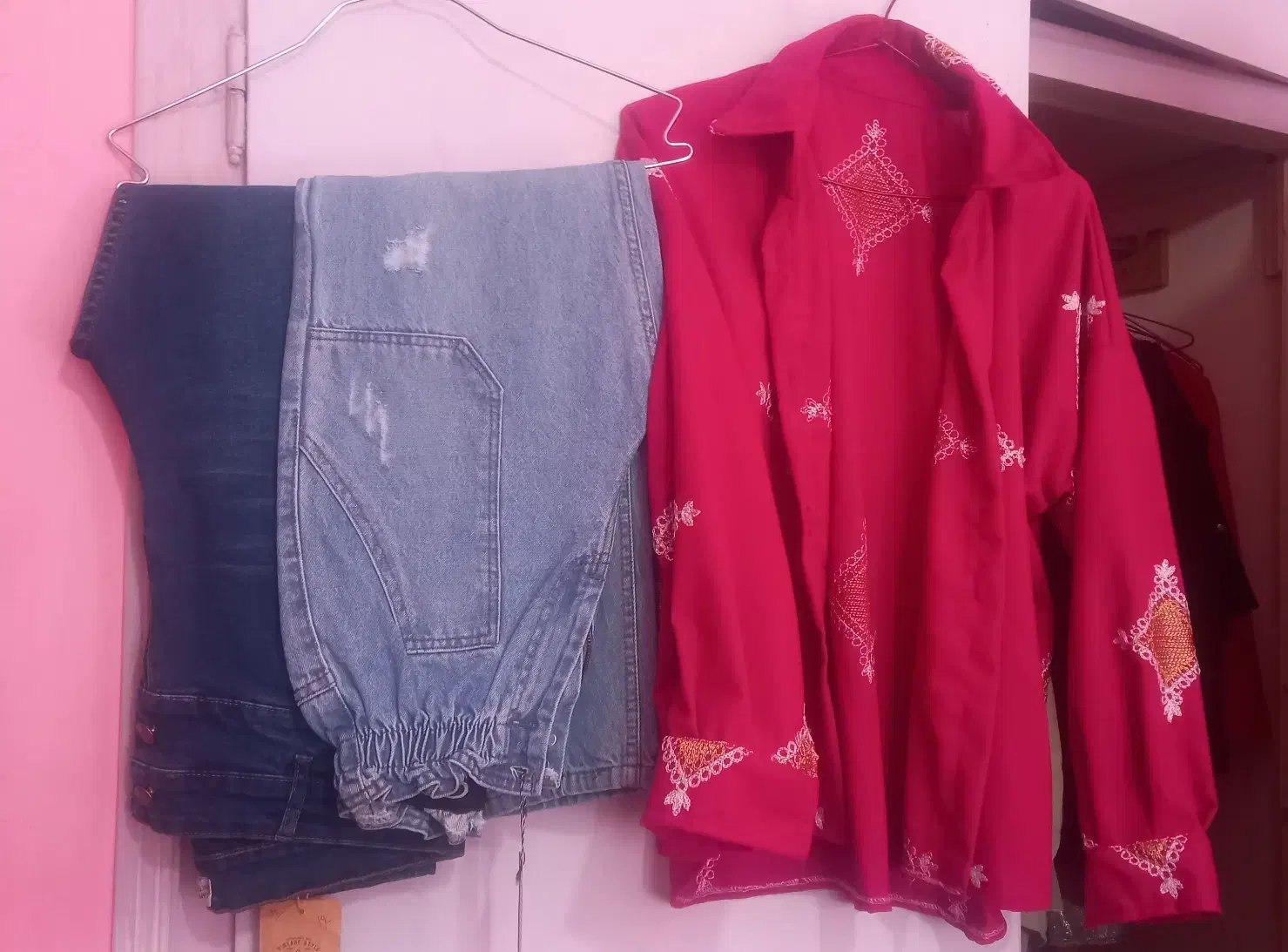 لباس زنانه|لباس|گلبهار, شهر جدید گلبهار|دیوار