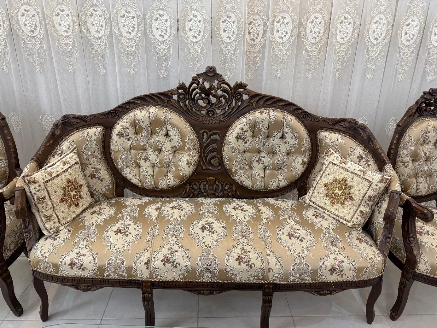 مبل فرهی ۹ نفره|مبلمان خانگی و میز عسلی|کاشان, دشت چال|دیوار