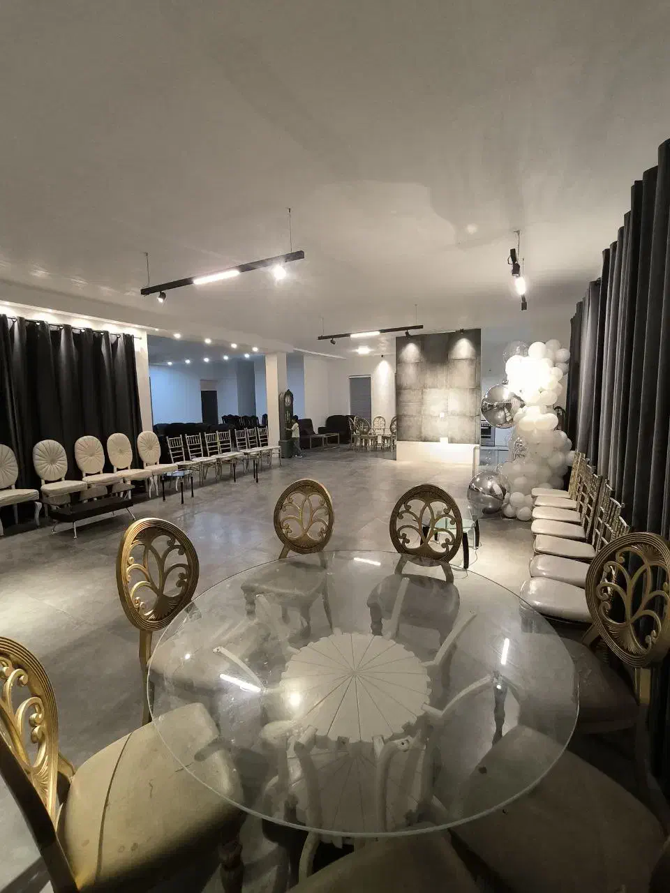 باغ اجاره تولد نامزدی دورهمی و بصورت مبله|اجارهٔ کوتاهمدت ویلا و باغ|شیراز, قلات|دیوار