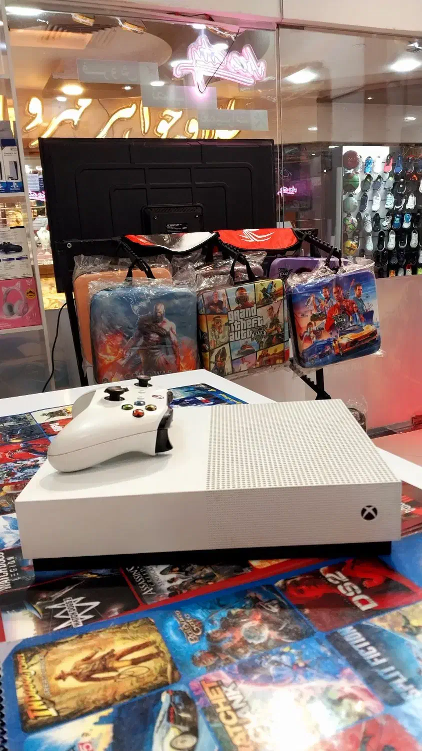 کنسول بازی Xbox one s|کنسول، بازی ویدئویی و آنلاین|اصفهان, خانه اصفهان|دیوار