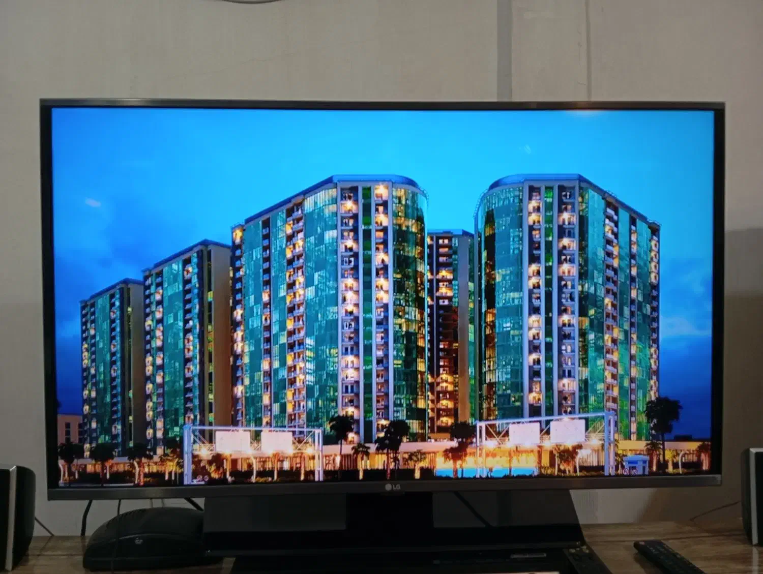 تلویزیون ال جی 43 اینچ 2 ورودی HTMI 1 ورودی USB|تلویزیون و پروژکتور|مهاباد (آذربایجان غربی), |دیوار