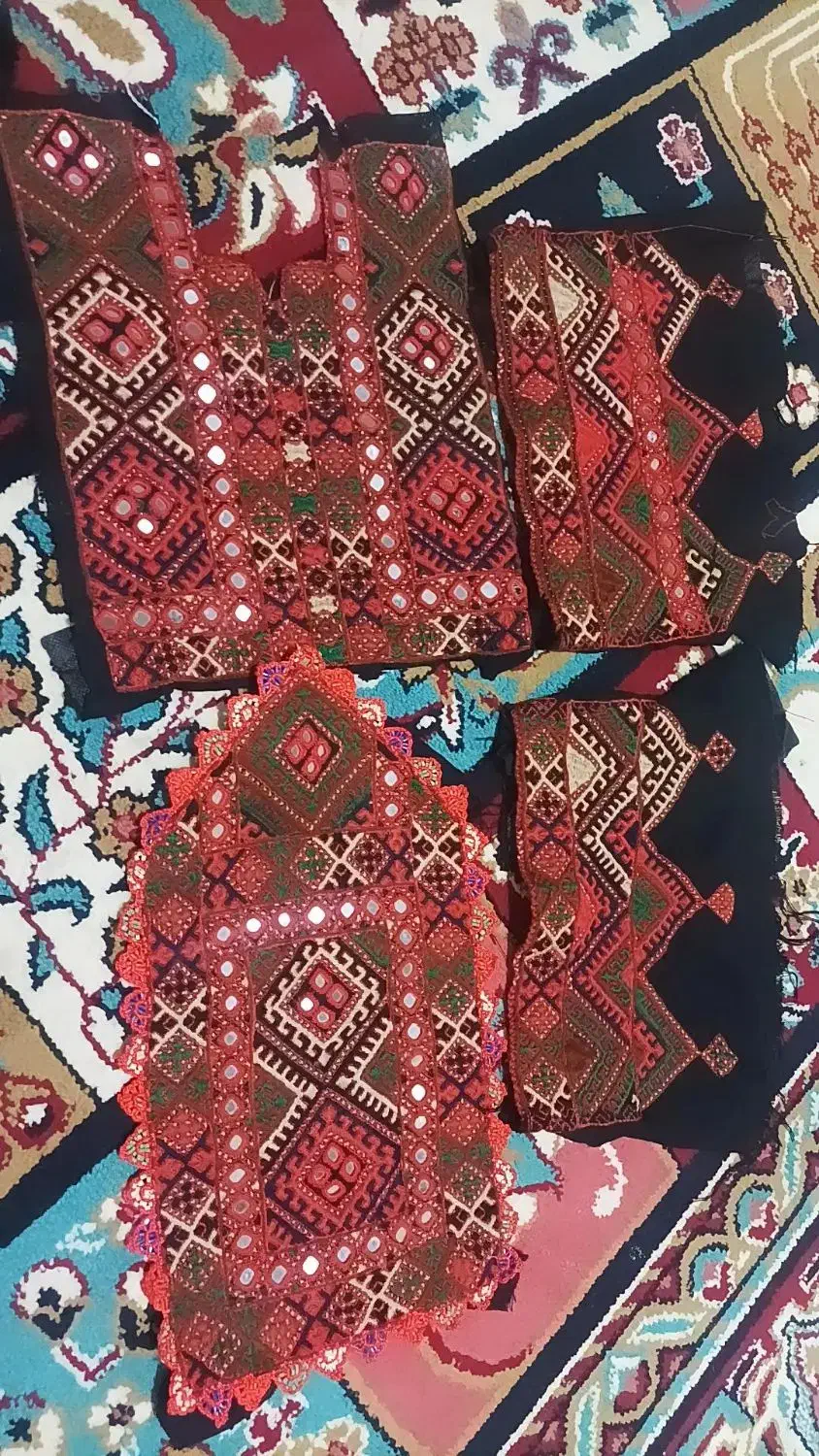 زیاستین|لباس|خاش, |دیوار