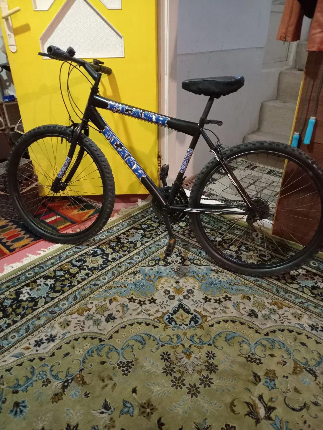 دوچرخه۲۶دنده دار|دوچرخه، اسکیت، اسکوتر|میانه, |دیوار