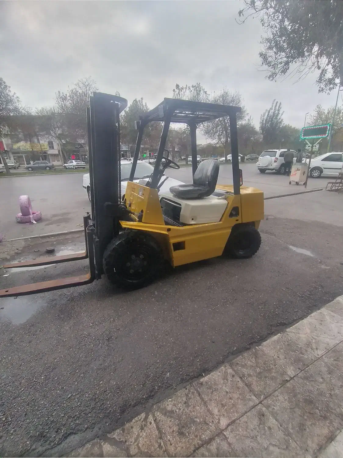 لیفتراک سه تن tcm اجاره|خدمات حمل و نقل|اردبیل, |دیوار