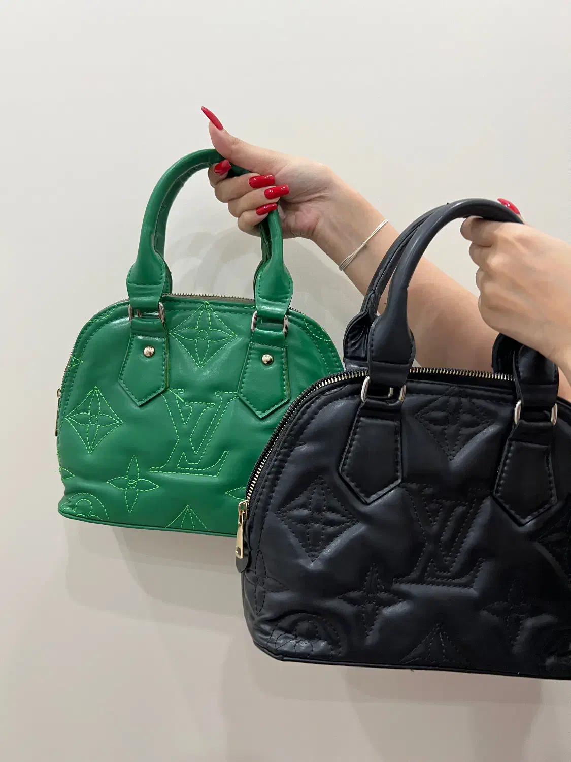 کیف دستی|کیف، کفش، کمربند|رشت, گلسار|دیوار