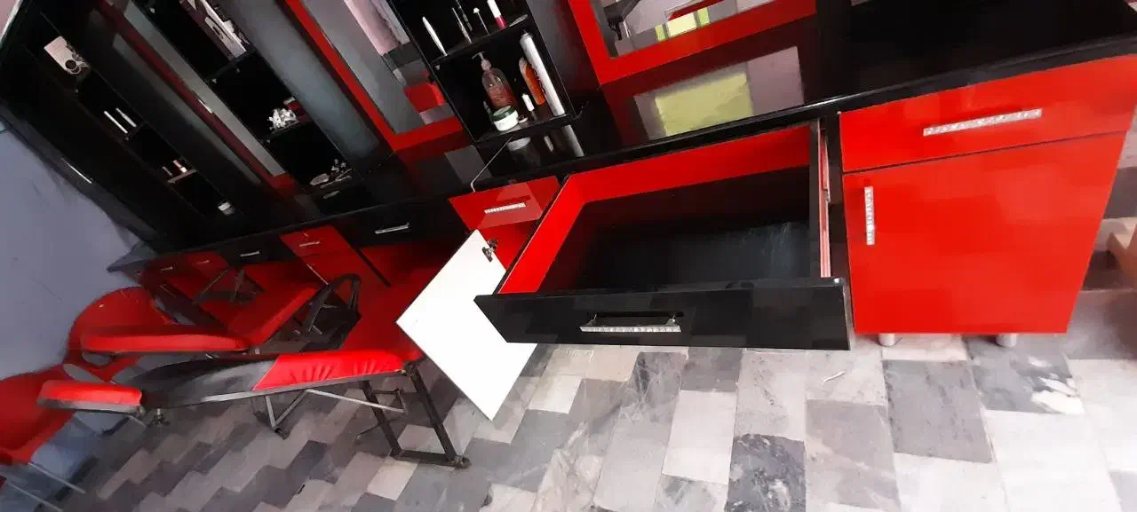 ویترین آرایشگاه|آرایشگاه و سالنهای زیبایی|خرمدره, |دیوار