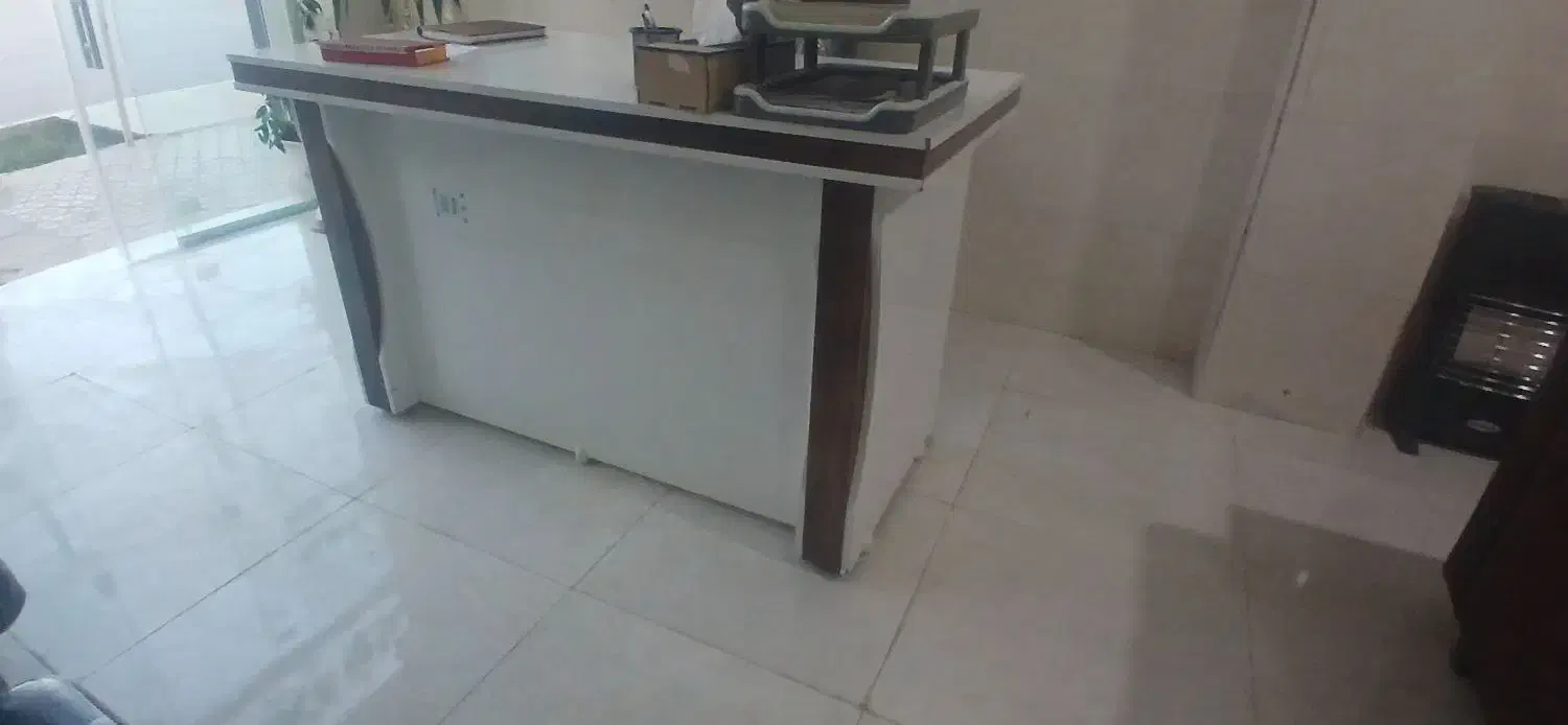 میز مدیریت و صندلی انتظار|دفتر کار|شاهینشهر, شهرک میلاد|دیوار