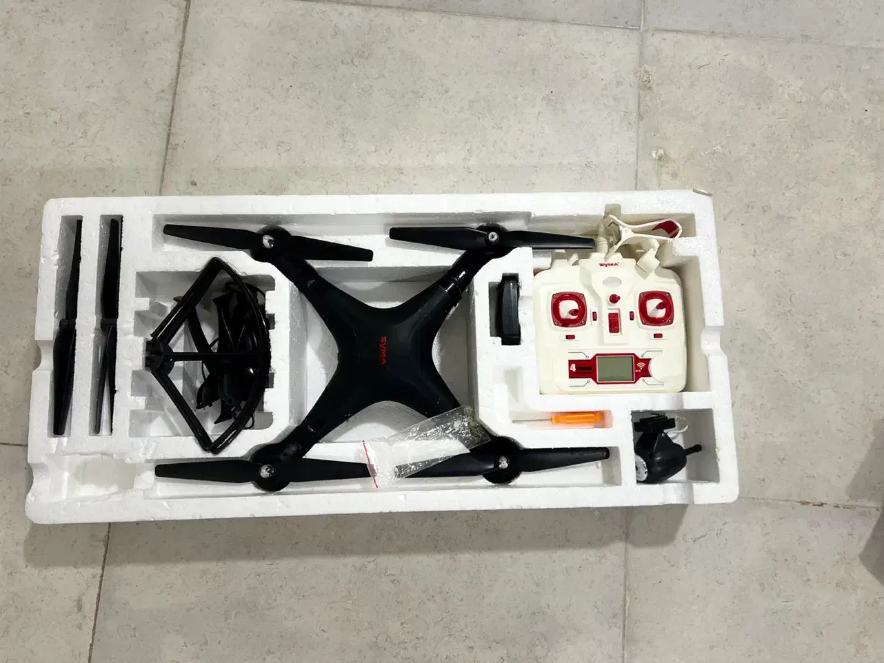 کوادکوپتر Syma X8W با دوربین Wi-Fi زیر قیمت بازار|دوربین عکاسی و فیلمبرداری|بندرعباس, |دیوار