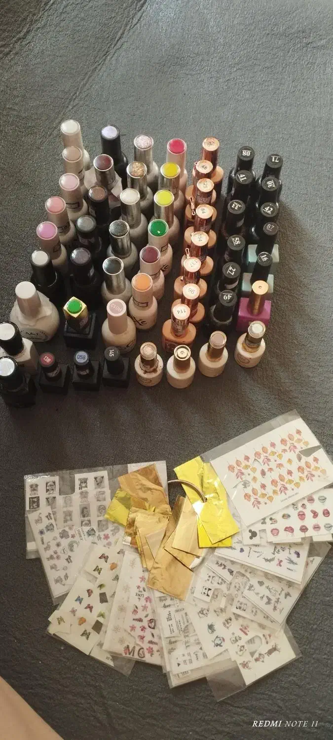 وسایل کامل کاشت ناخن|آرایشگاه و سالنهای زیبایی|تویسرکان, |دیوار