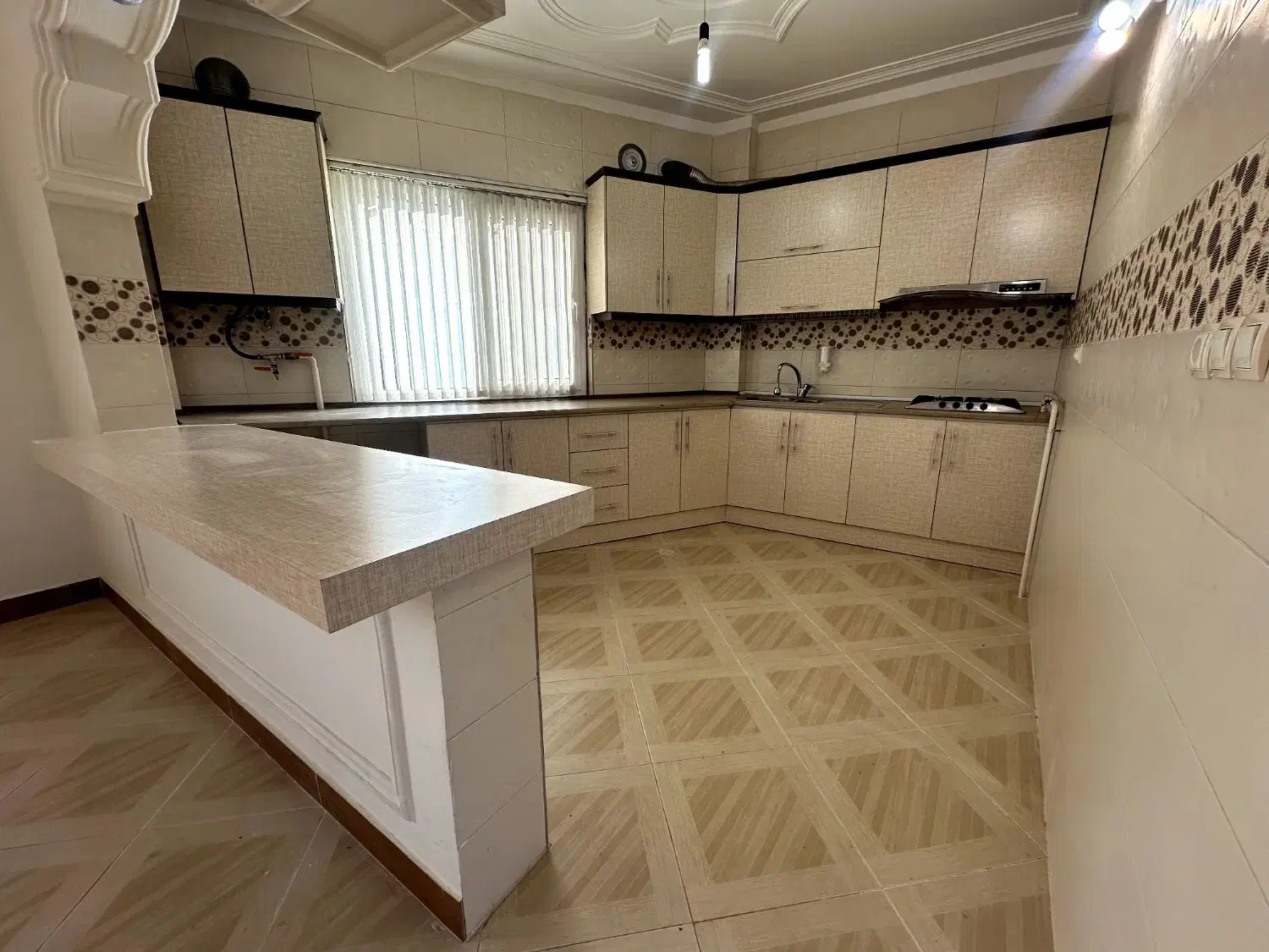 اجاره ۱۲۵ متری مستقل (مرکز شهر)|اجارهٔ آپارتمان|لاهیجان, خمیر کلایه|دیوار