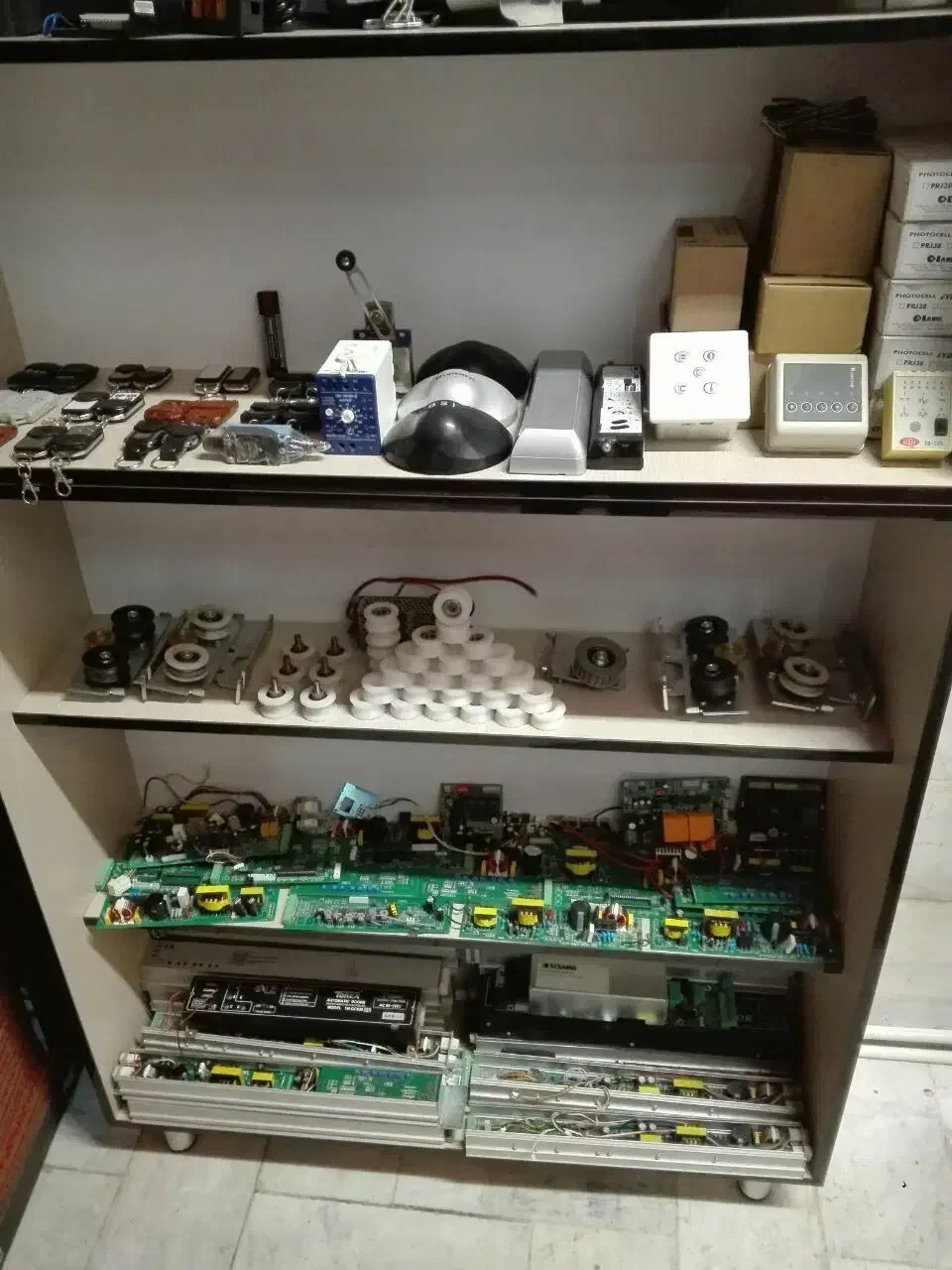 تعمیر فروش انواع درب برقی اتوماتیک راهبند کرکره|خدمات پیشه و مهارت|اصفهان, باغ زرشک|دیوار