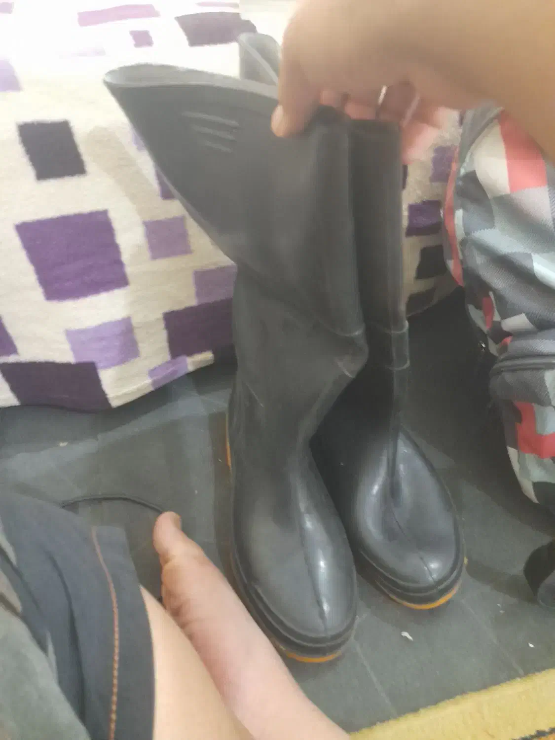 یک جفت پوتین پلاستیکی دوبااستفاده شده|کیف، کفش، کمربند|آبدانان, |دیوار