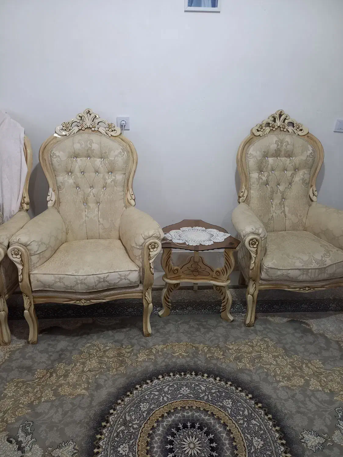 مبل سلطنتی|مبلمان خانگی و میز عسلی|تربت‌حیدریه, بیمارستان رازی|دیوار