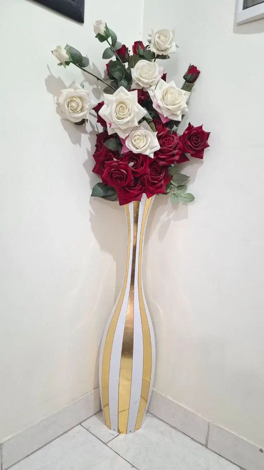 گل رز قرمز و سفید مخمل با گلدون|گل مصنوعی|تهران, هفده شهریور|دیوار
