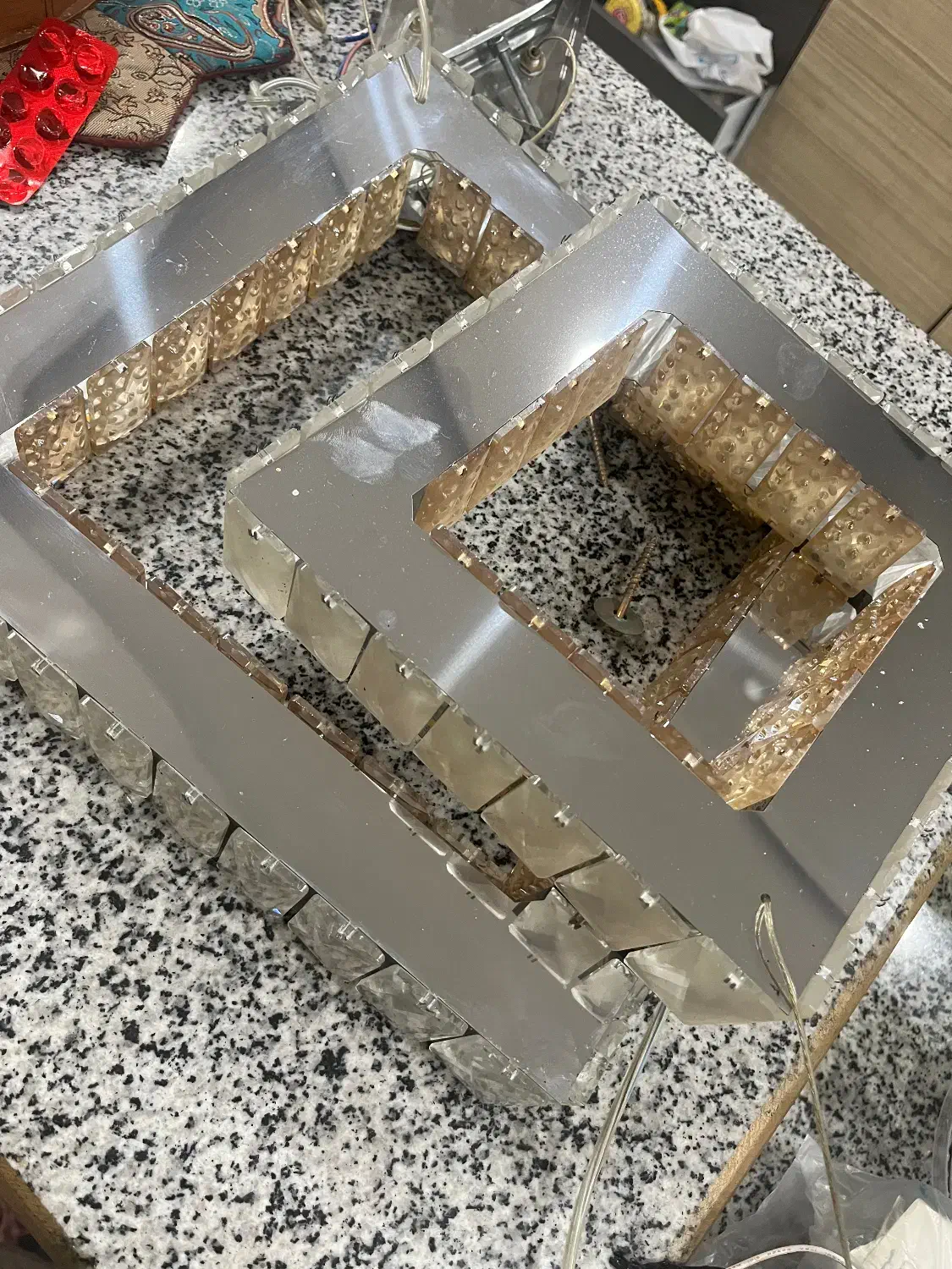 لوستر|لوستر و چراغ آویز|شیراز, کوشک میدان|دیوار